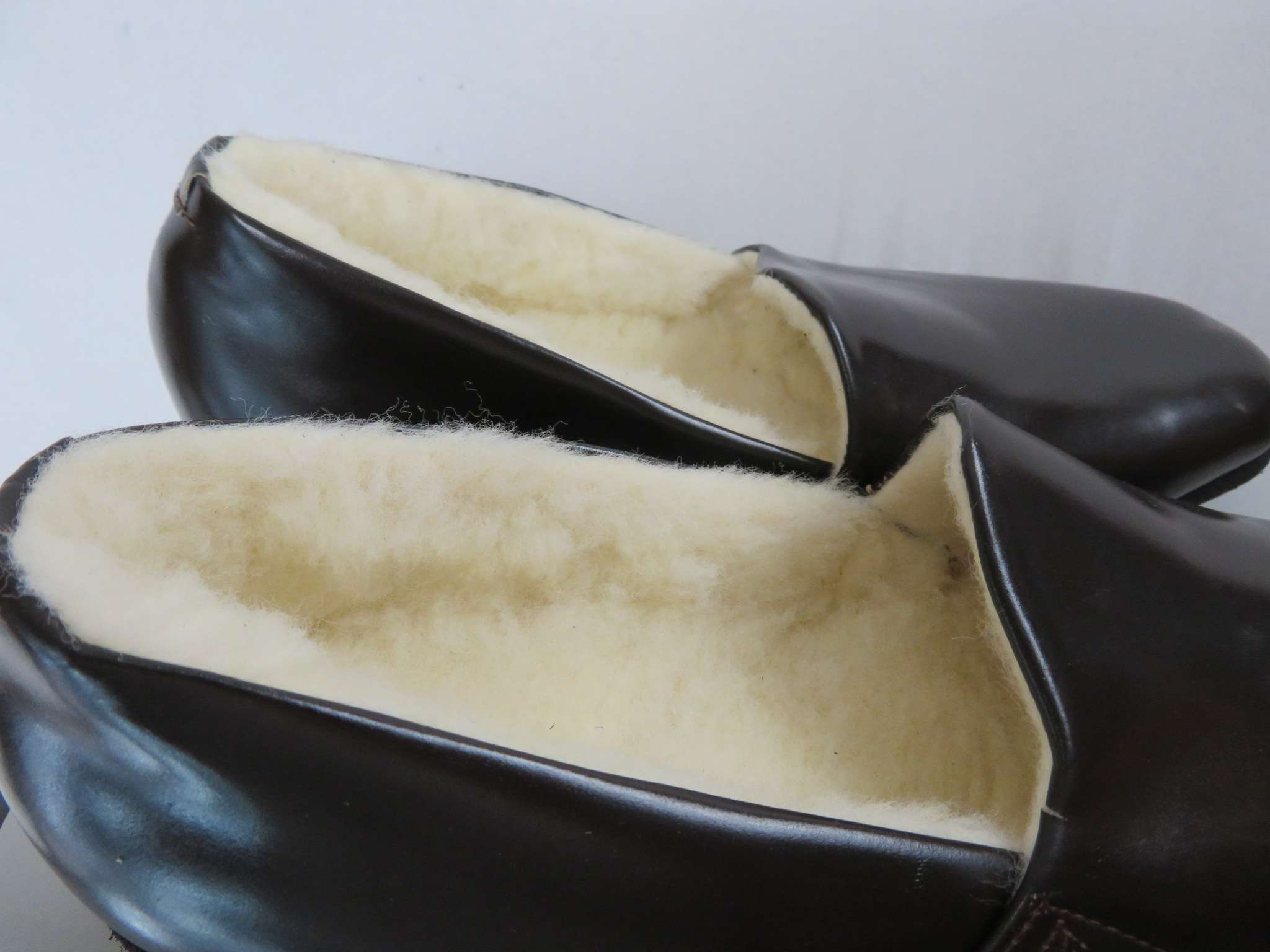 Laarzen met warme padding en duurzame zool voor winteractiviteiten.