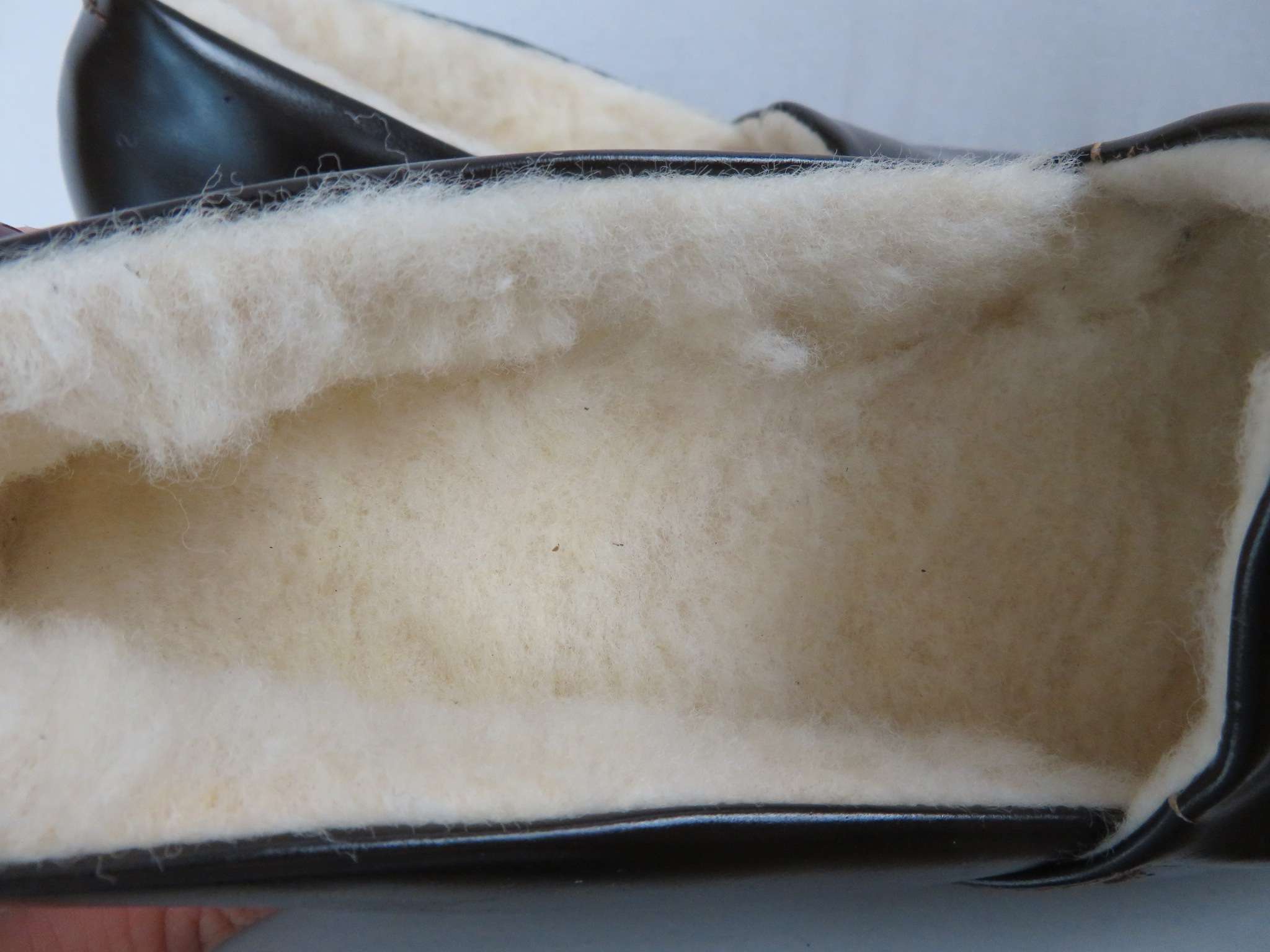 Scarpe invernali con interno in pelliccia per passeggiate all’aperto.