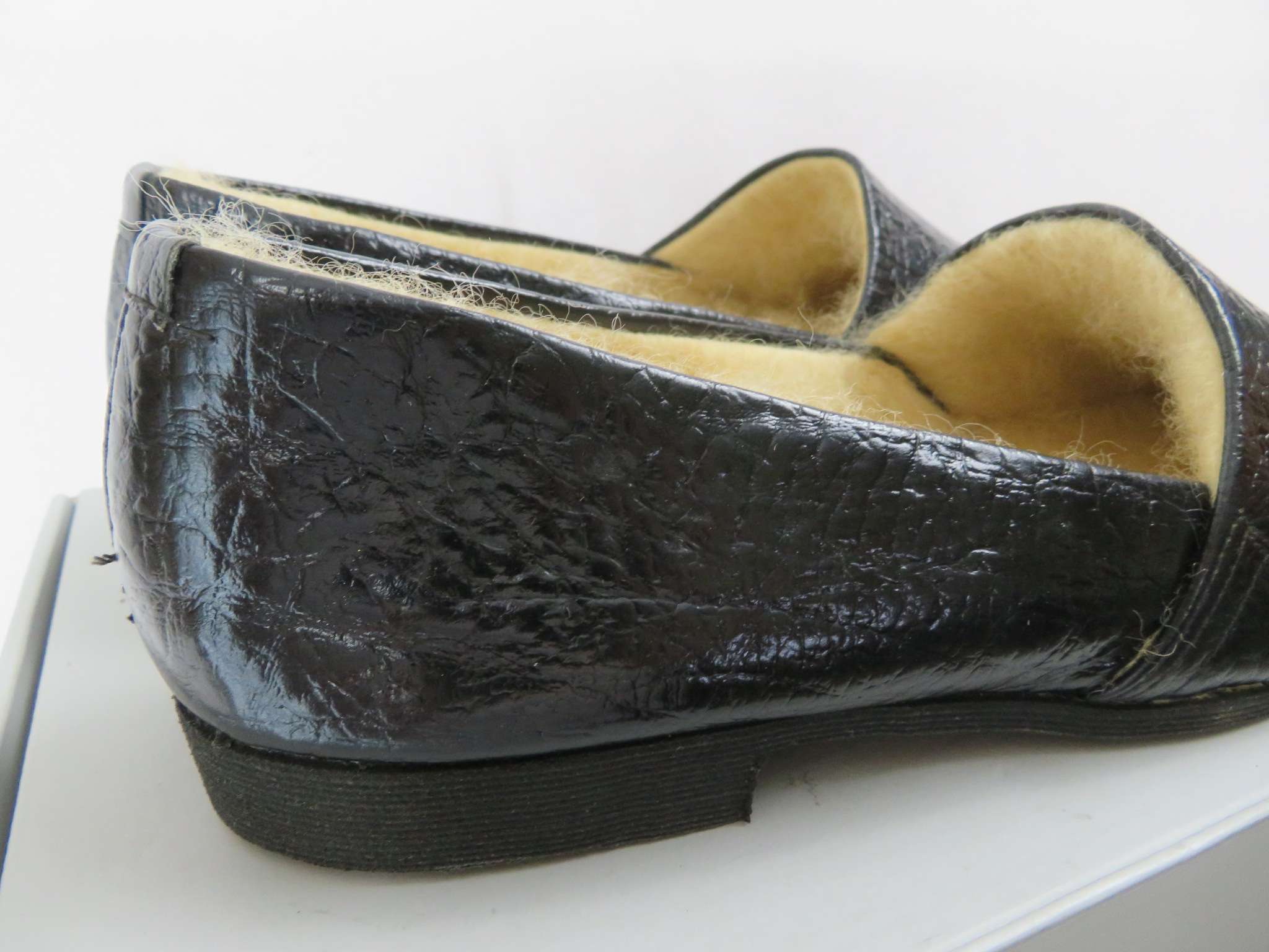 Black men winter shoes fur padded for outdoor comfort