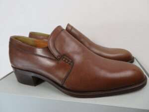 Framed brown women shoes in vero cuoio with elegant Italian design